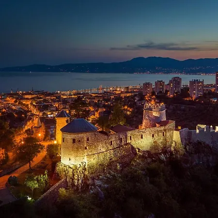 ***cute Modern Near Center Of Rijeka*** Apartamento